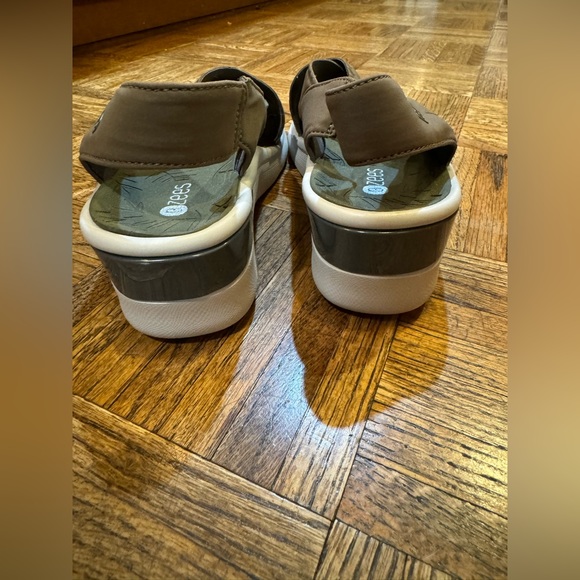 Great Bzees sunset wedge sandals in olive, size 9.5 - Picture 5 of 7